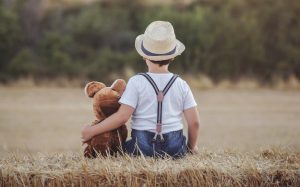 Mit dem Kuscheltier in den Urlaub in der Auvergne: gerade auch für Kinder wird der Urlaub auf einem Campingplatz in der Auvergne zum Erlebnis! (#6)