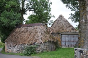 Die "Maisons à toit de chaume" (Strohdächer) in  Bigorre im Departement Haute Loire ehören zu den Sehenswürdigkeiten in der Auvergne. Sie stehen nicht in jedem Reiseführer - sollten es aber! (#1)