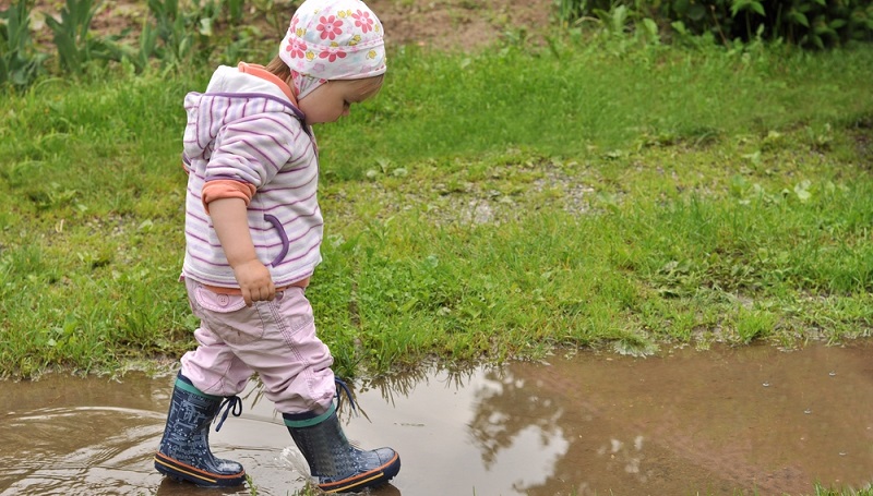 Unser Tipp: Viele Kinderschuh-Hersteller bieten gefütterte Gummistiefel mit einem herausnehmbaren Innenschuh an. (#03)