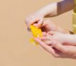 Pflegeprodukte als Geschenk: das ist bei der Auswahl wichtig (Foto: AdobeStock - fotoduets)
