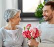 Mitbringsel zur Einladung: Tipps und No-Gos zu Geschenkideen ( Foto: Adobe Stock - Syda Productions )