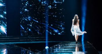 Grunge-Ästhetik durch Y2K "Indie Sleaze" wird im Handel (Foto: AdobeStock - Viktor Vysotski - 195774386)