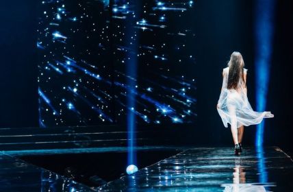 Grunge-Ästhetik durch Y2K "Indie Sleaze" wird im Handel (Foto: AdobeStock - Viktor Vysotski - 195774386)