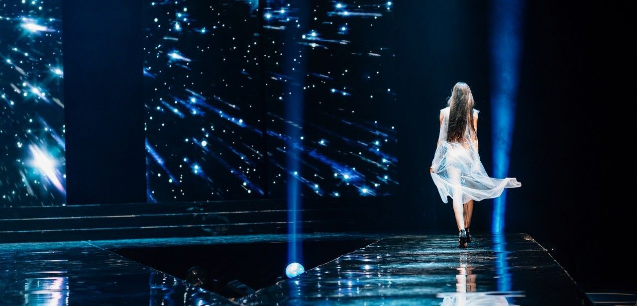 Grunge-Ästhetik durch Y2K "Indie Sleaze" wird im Handel (Foto: AdobeStock - Viktor Vysotski - 195774386)