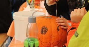 Zwei Herbstferiencamps in Brandenburg bieten vielseitige Programme für (Foto: Thalia Sporleder .  KiEZ Hölzerner See)